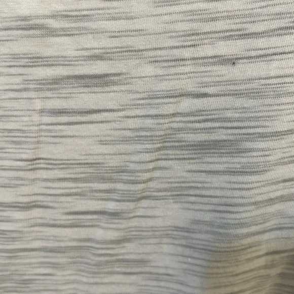 Women's Size 6 lululemon casual/workout shirt - Picture 6 of 6